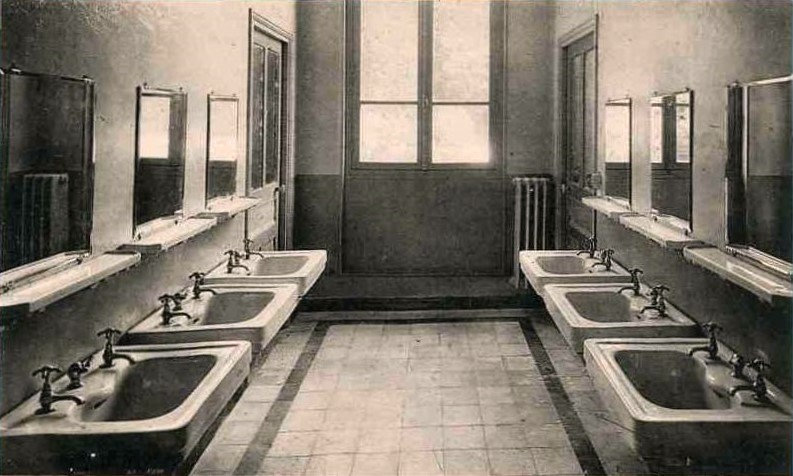 CPA Salle de lavabos
