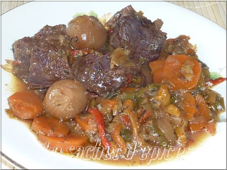 Mijoté de boeuf à la bière et aux petits légumes colorés recettes Mijoté de boeuf