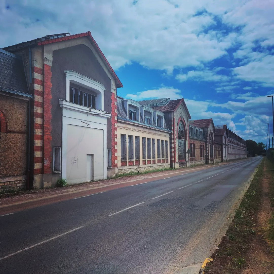 Fourchambault, anciens ateliers Vespa, devant, insta  (58)