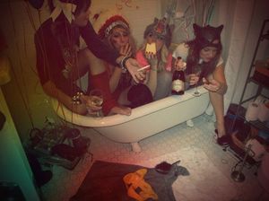 bath-bathroom-girls-party-Favim