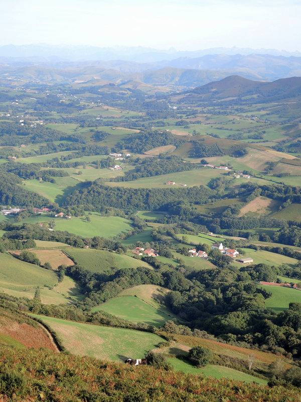 Mont Ursuya, sommet, vue sur l'Est (64)