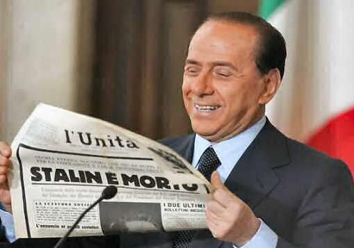 Silvio_Berlusconi_legge_l_Unit_