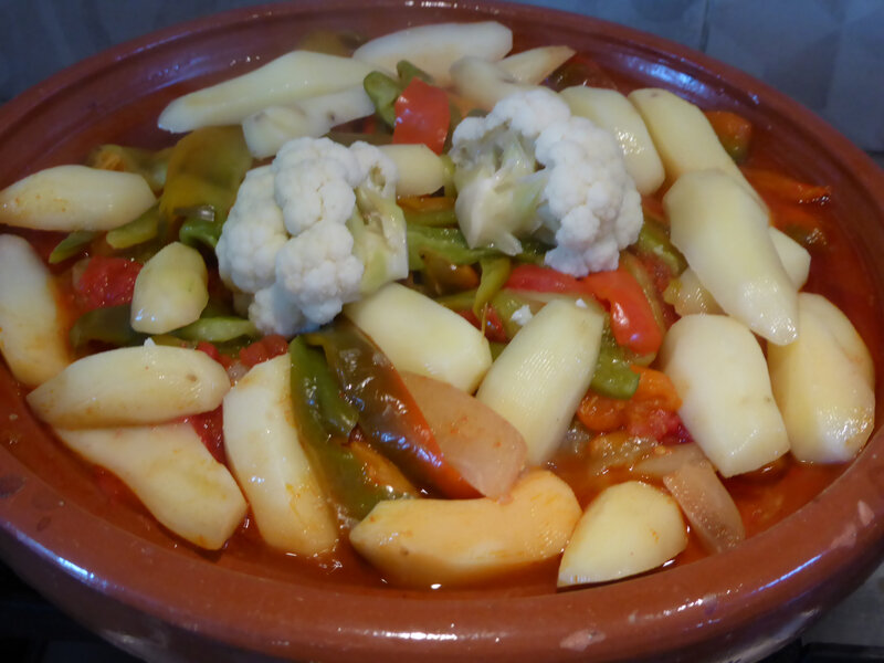 28-tajine, oignons, betteraves, chayottes, tomates, pommes de terre, poivrons, chou fleur (17)