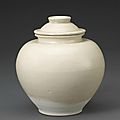 A <b>straw</b> <b>glazed</b> <b>pottery</b> jar and cover,Tang Dynasty 