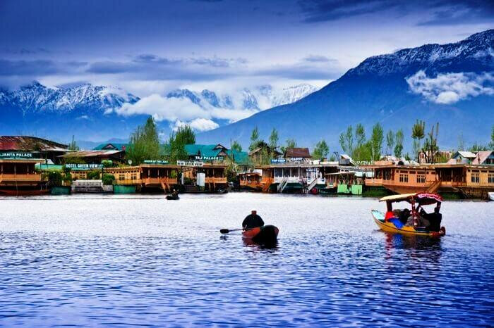 lac houseboat au kashmir