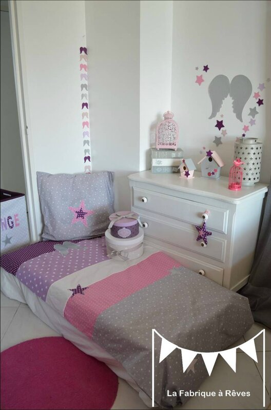 décoration chambre bébé fille mauve violet parme rose argent 8