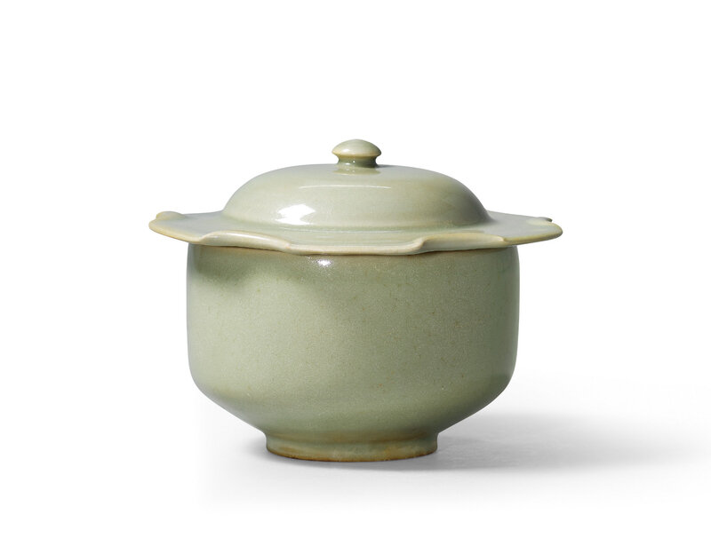 A Yaozhou celadon bowl and cover, Jin Dynasty (1115-1234)