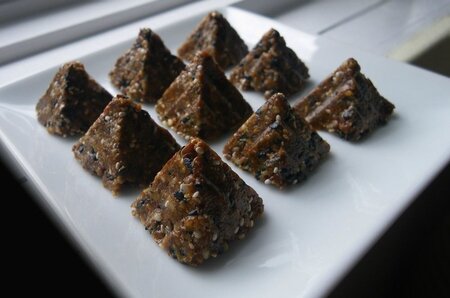 pyramide-miel-melasse-sesame-chia-chanvre