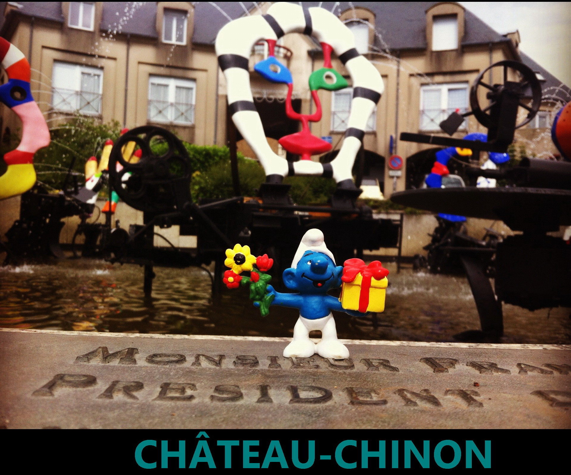Château-Chinon : Schtroumpf content et fontaine de Niki de Saint-Phalle (58)