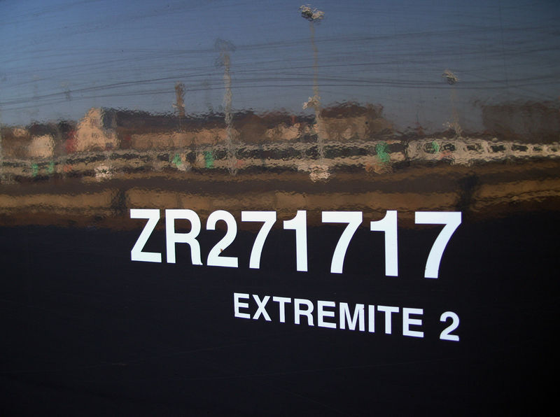 Immatriculation Z 27 717 + reflets de la gare de Nantes