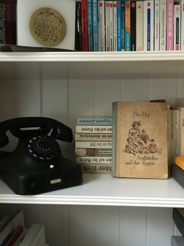Téléphone ancien et Nesthäkchen