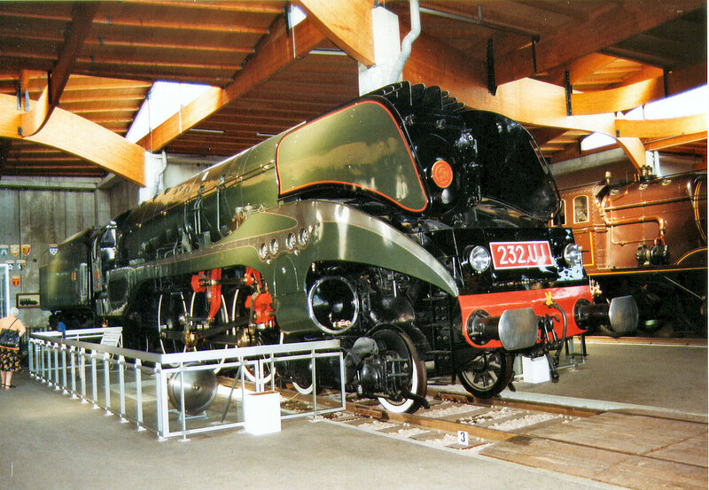 1280px-232-U1-SNCF