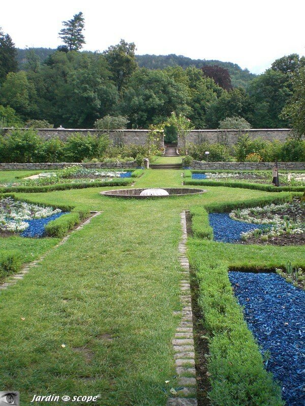 Un vue du jardin régulier…
