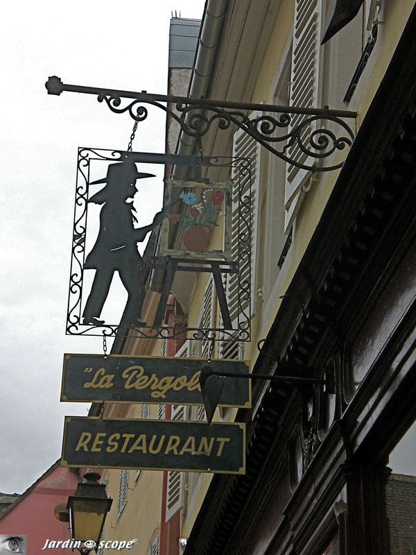 Enseigne d'un restaurant à Colmar