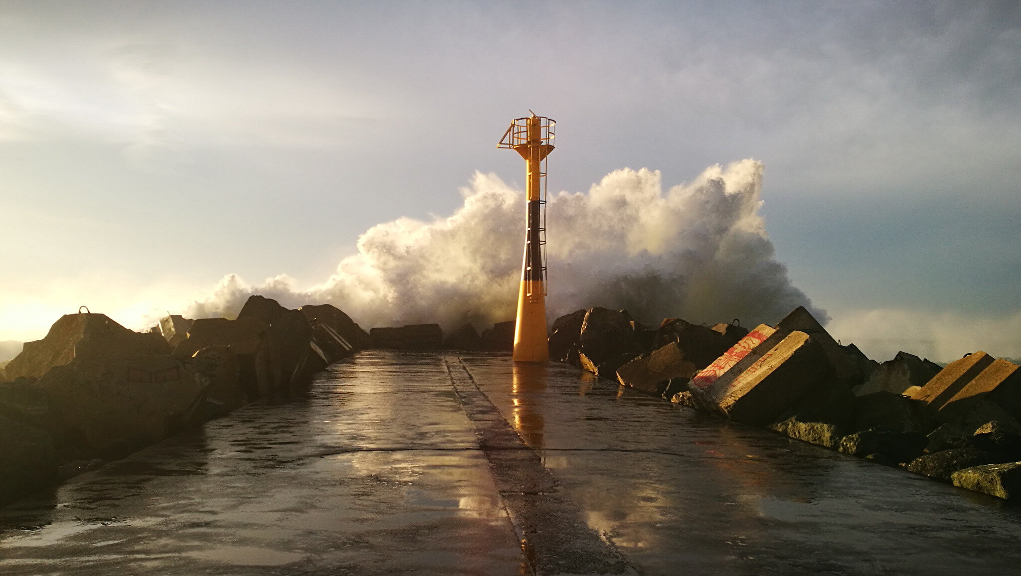 Anglet, La Barre, digue des Cavaliers, lumière, vague, février 19