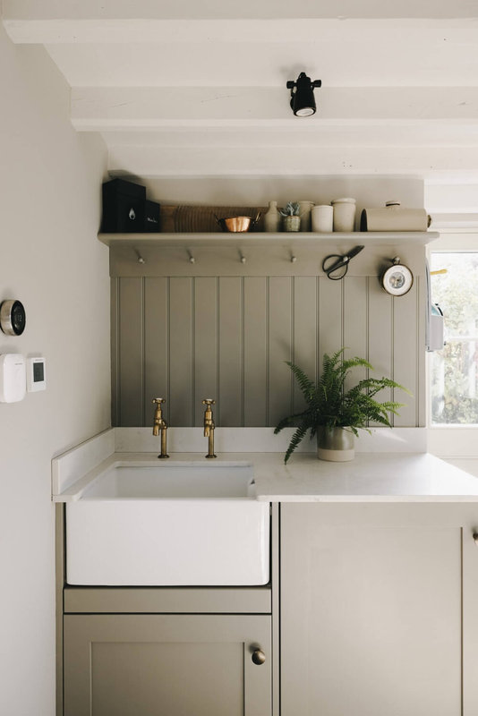 utility-room-butler-sink-cottage-1001x1500
