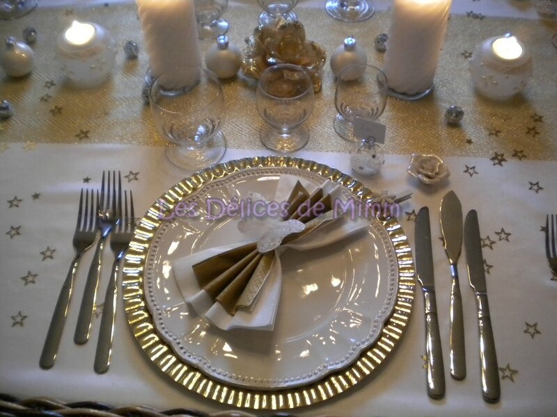 Ma table de Noël en blanc et or avec une pointe d'argent 2