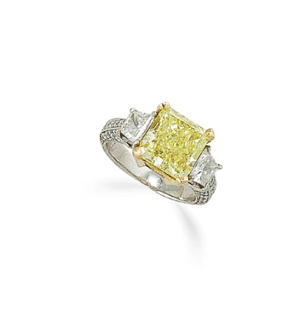 A_fancy_colored_diamond_and_diamond_ring