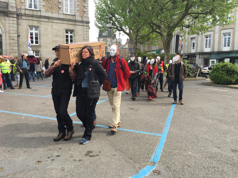 Avranches_1er mai_2019_rassemblement_syndicat_enterrement_services publics_défilé