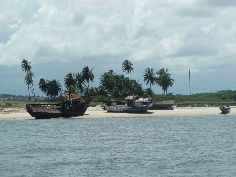 1 bateaux sur la berge du rio Potengi