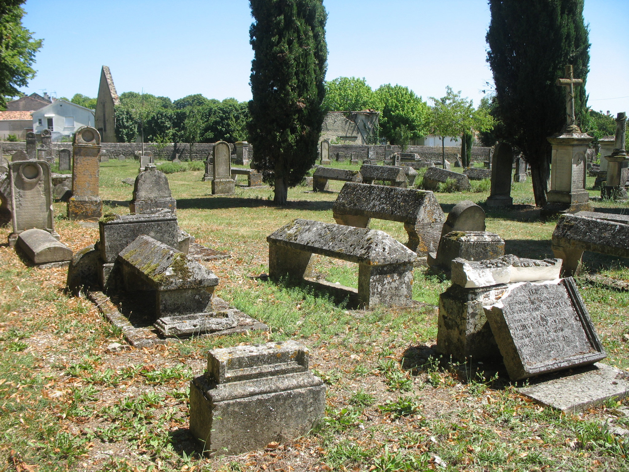 Aulnay-de-Saintonge, église Saint Pierre, cimetière (17)