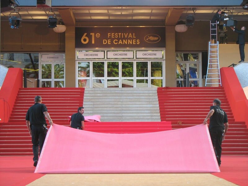 Cannes, tapis qui monte les marches (06)