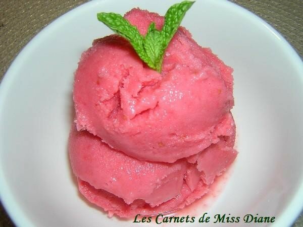 Yogourt glacé aux fraises et au sirop d'érable