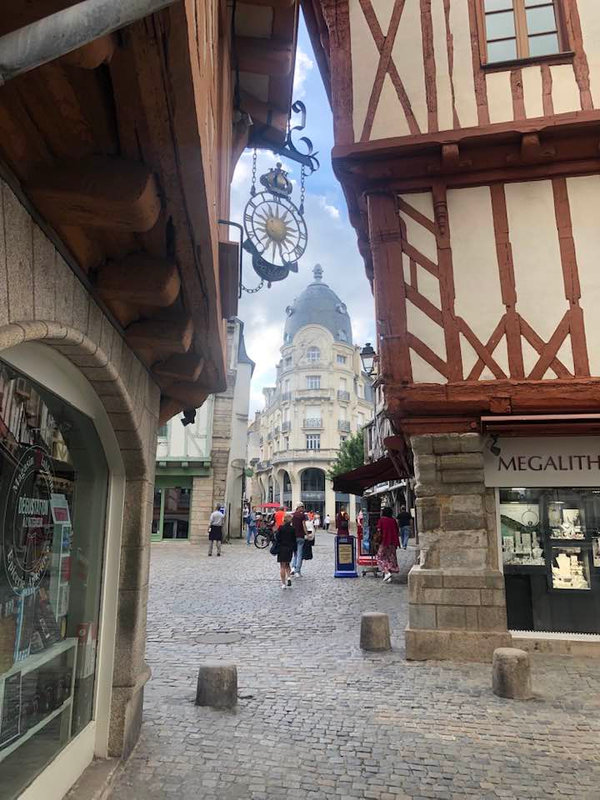 La place Henri IV à Vannes