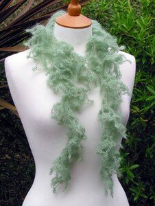 Lacy_Curly_Scarf
