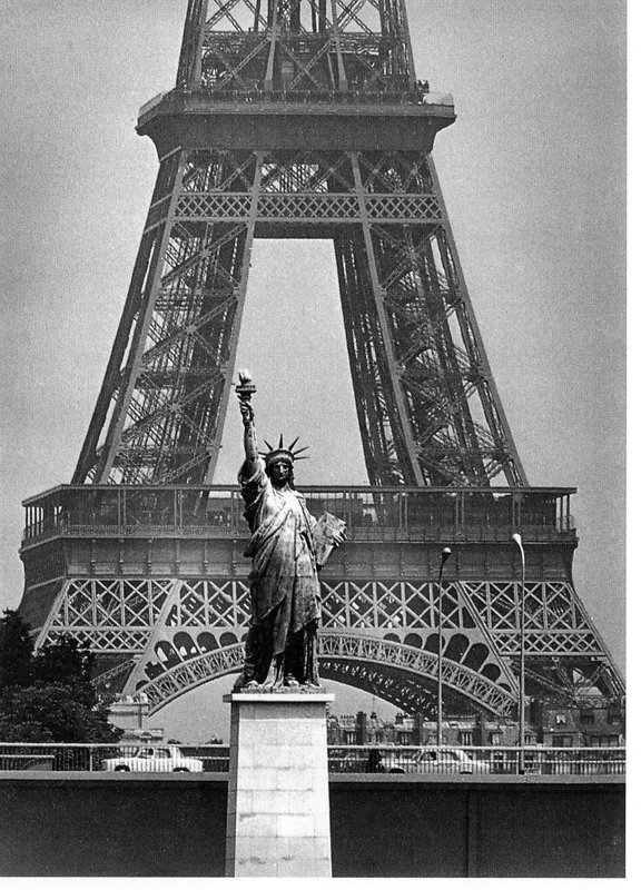 la tour Eiffel en Liberté- Robert Doisneau