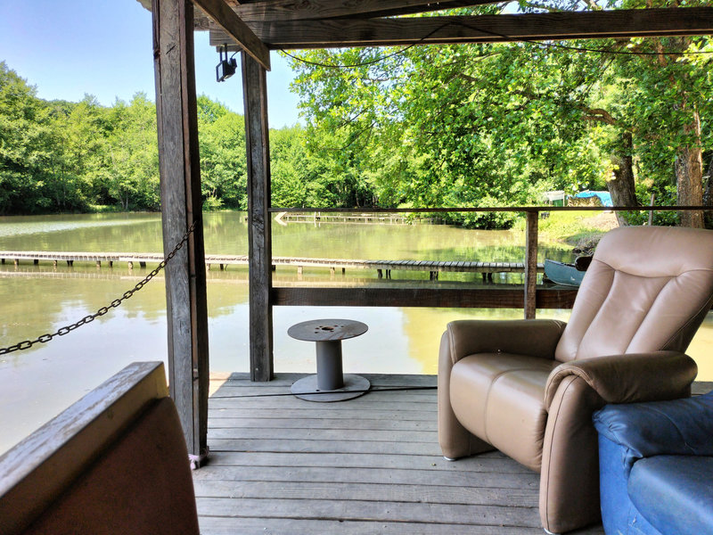 Bizy, l'étang, terrasse, fauteuil (58)