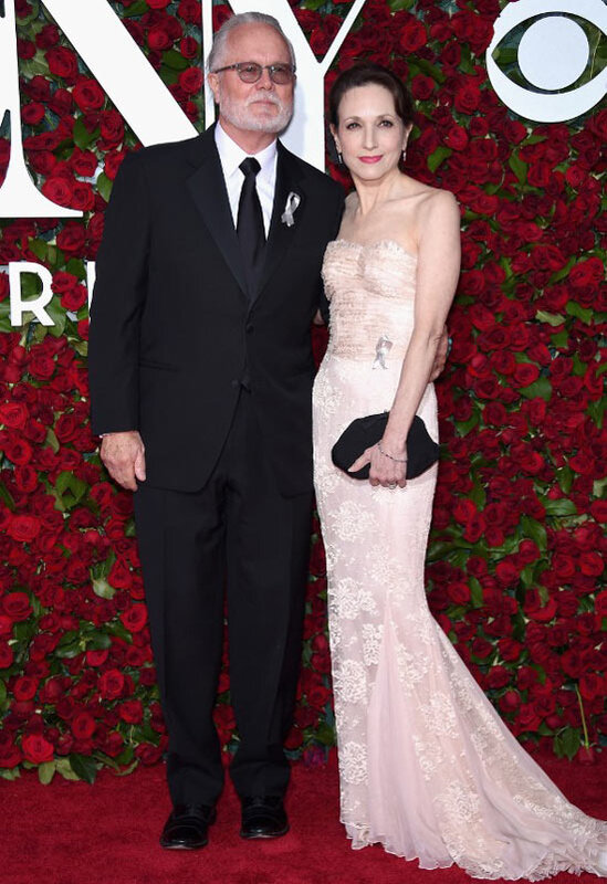 Bebe-Neuwirth-dans-robe-rose