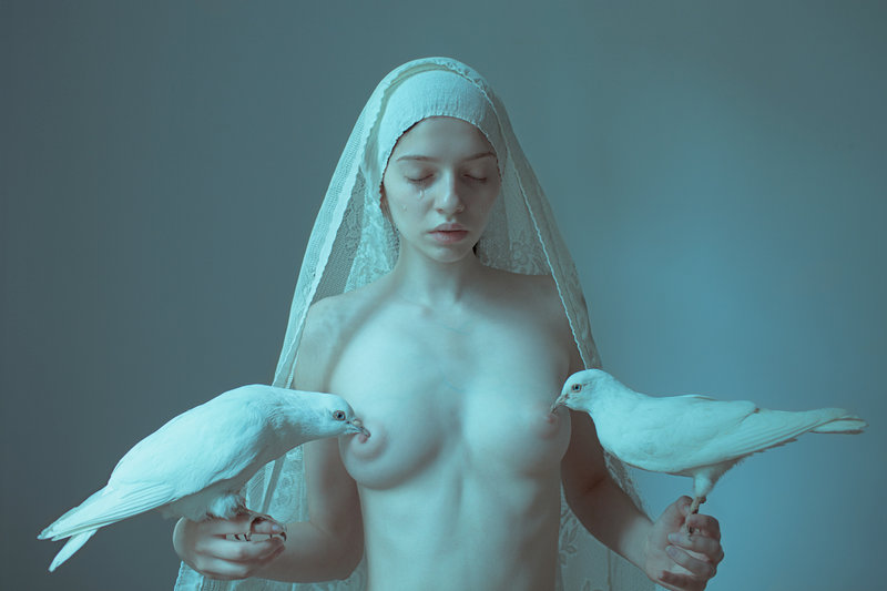 Laura-Makabresku-Beautiful-dark-photography-The-Healing