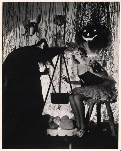 mm_friend-halloween-judy_garland-1941-a