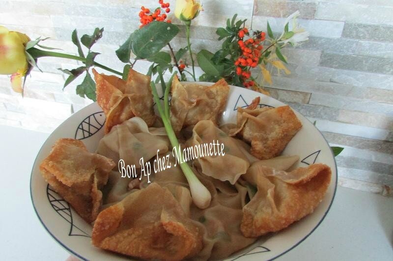 raviolis chinois aux crevettes et ciboule frits et cuits à l'eau 024