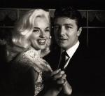 diana_dors-1959-04-12-avec_dawson-1