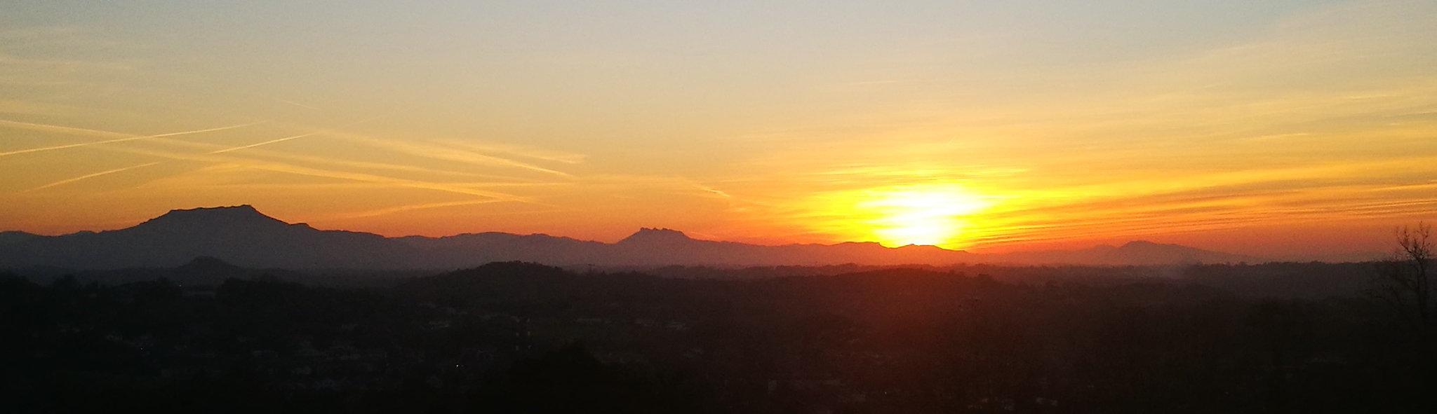 Mouguerre, les monts basques depuis la croix de Mouguerre (64)