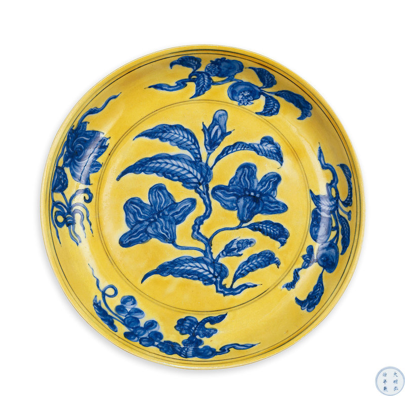 A yellow-ground and underglaze-blue 'gardenia' dish, Hongzhi mark and period (1426-1435)