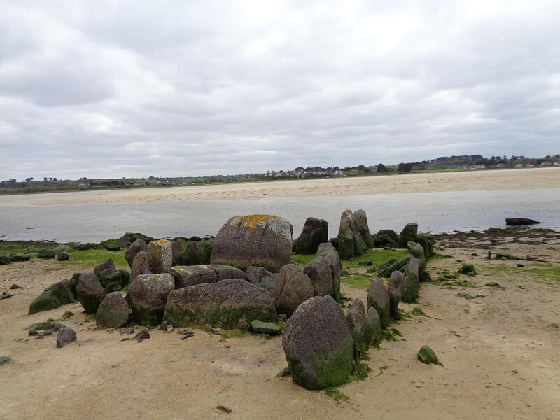 dolmen recouvert à marée haute 
