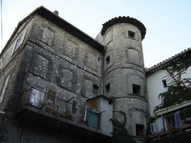 Le bâtiment de la Machine et la tour