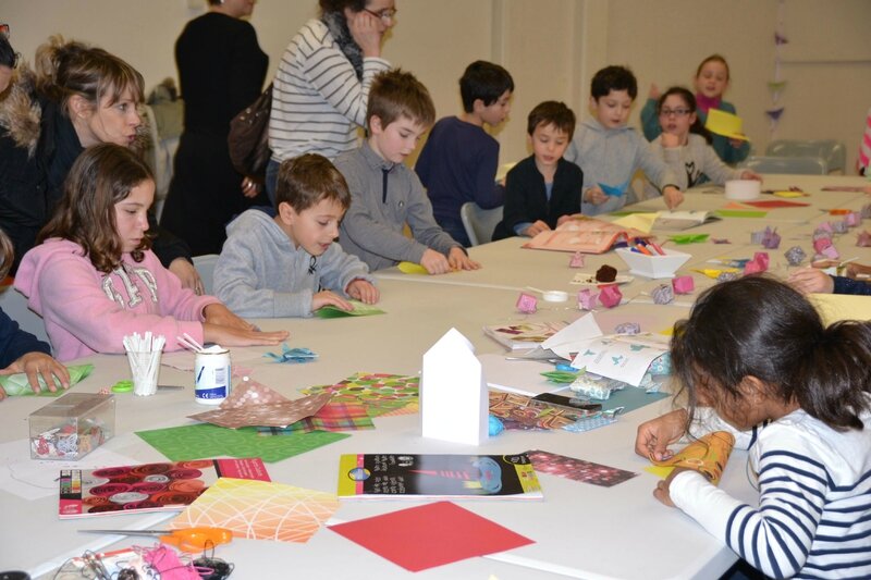 Atelier origami table enfants