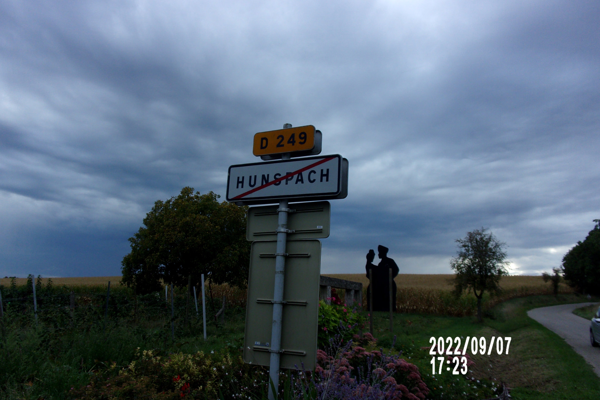104_3593