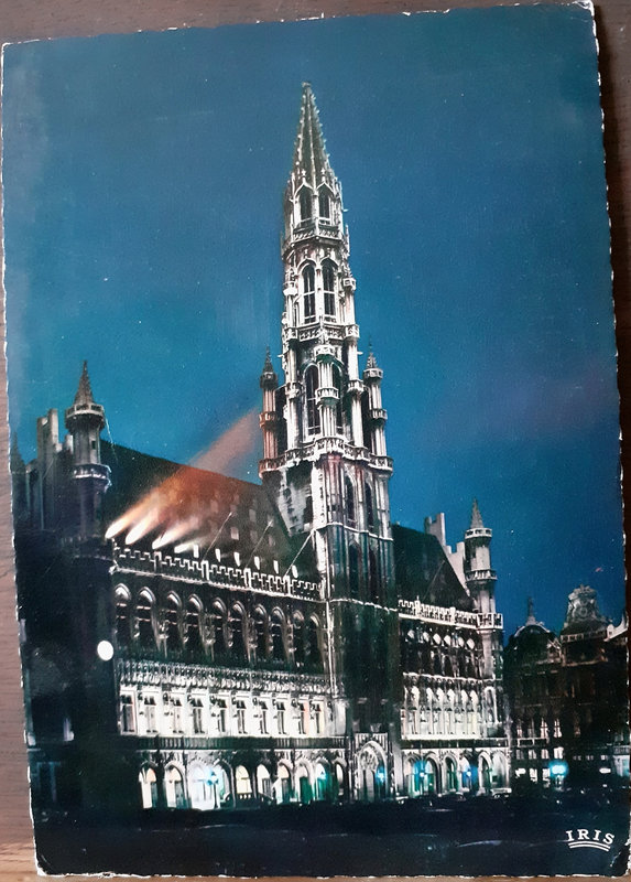 Bruxelles - Hotel de ville - écrite et timbrée 1966