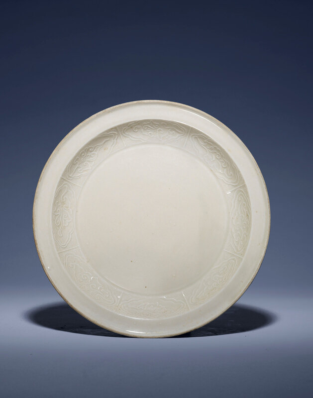 2015_HGK_03433_3206_000(a_rare_moulded_ding_dish_yuan_dynasty)
