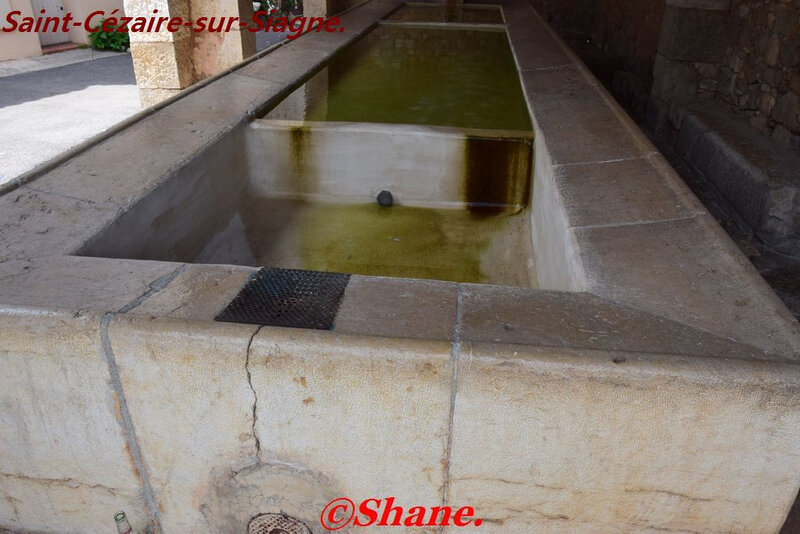 le lavoir place Maure à St Cézaire (3)