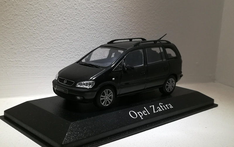 Opel Zafira (Minichamps)