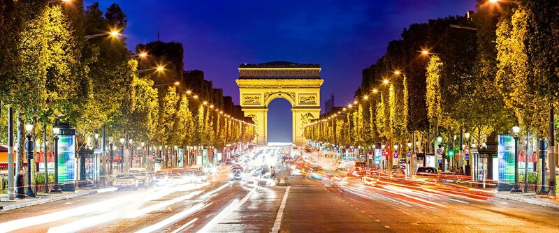 les-champs-elysees-au-crepuscule_uxga