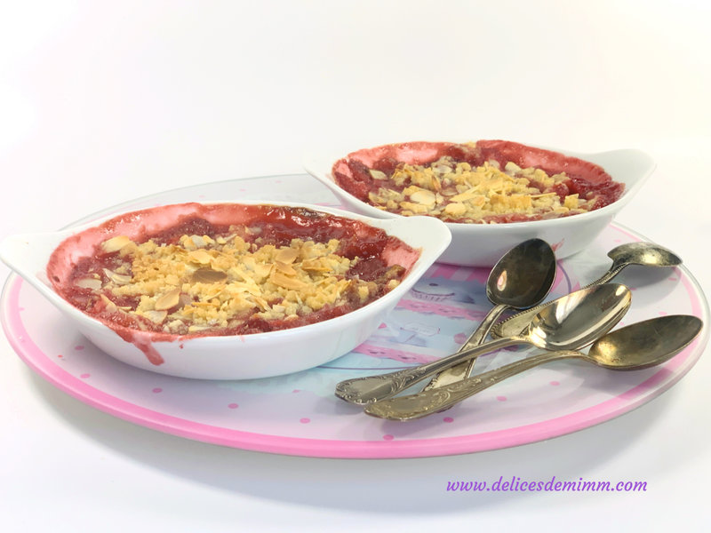 Crumble aux fraises et aux amandes effilées 3