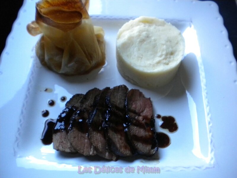 Magret de canard au miel, aumônière de pommes caramélisées et purée de panais 5
