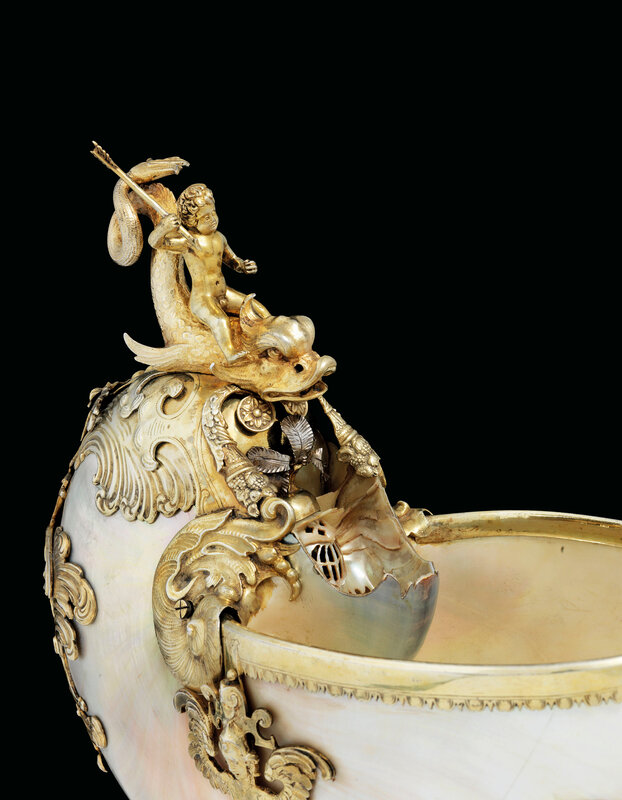 2019_CKS_17726_0002_003(a_german_parcel-gilt_silver-mounted_nautilus_shell_cup_mark_of_albrech)